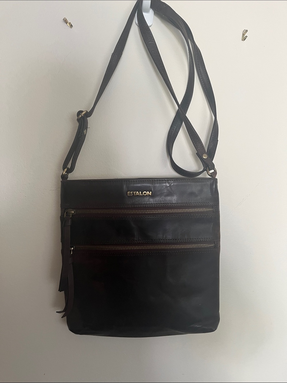 Estalon Black Leather Shoulder Bag with Dual Zip Pockets